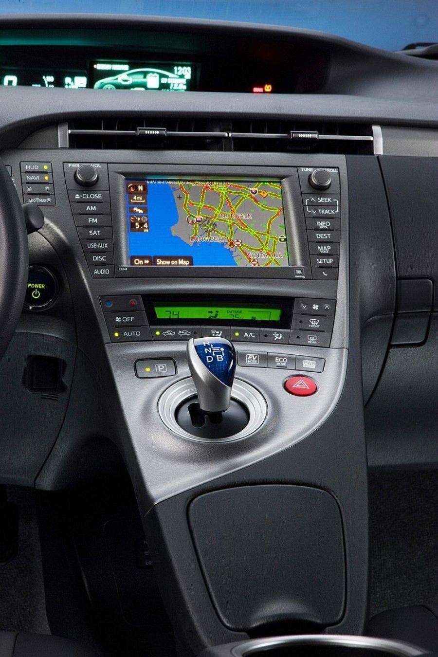  Toyota Prius Plug-In Hybrid 2012 года  (фото 14 из 75)